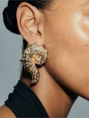 ZARA Seashell gold earrings with rhinestones